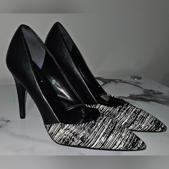 Guess Black & White Multi Leather Pointed Toe Pump- Size 8.5 - Picture 1 of 5